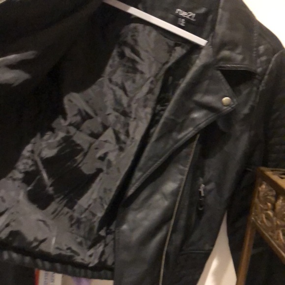 Rue 21 vegan Moto jacket with “quilting” detail on the sleeves. M.  no rips. - Picture 4 of 7